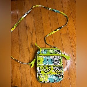 EXCELLENT BEAUTIFUL Vera Bradley Green Floral Crossbody 😍😍😍😍🔥🔥🔥🔥🔥🔥